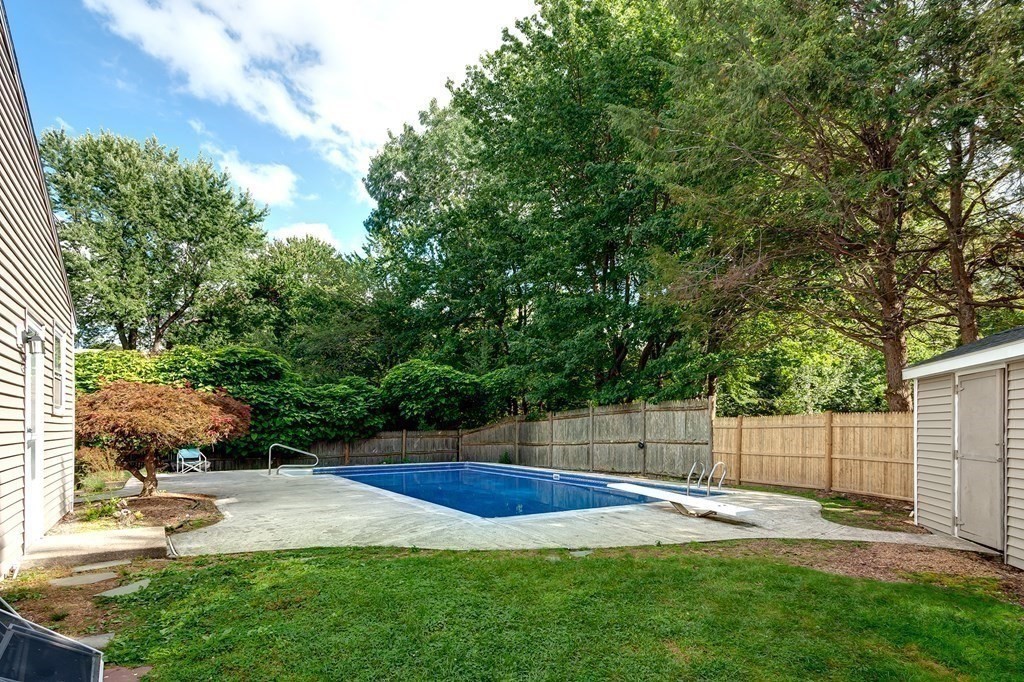 28 Spring Valley Road Worcester, MA 01609 - Photo 6 of 37 Gallery Image 6