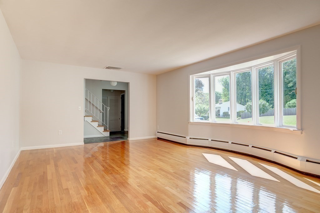 28 Spring Valley Road Worcester, MA 01609 - Photo 7 of 37 Gallery Image 7