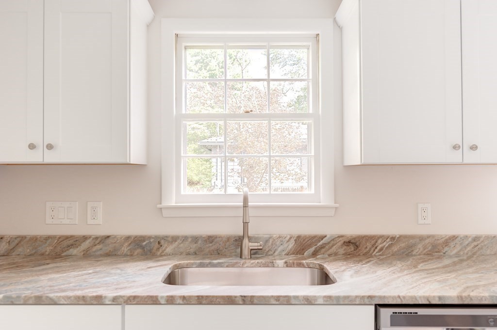 28 Spring Valley Road Worcester, MA 01609 - Photo 9 of 37 Gallery Image 9