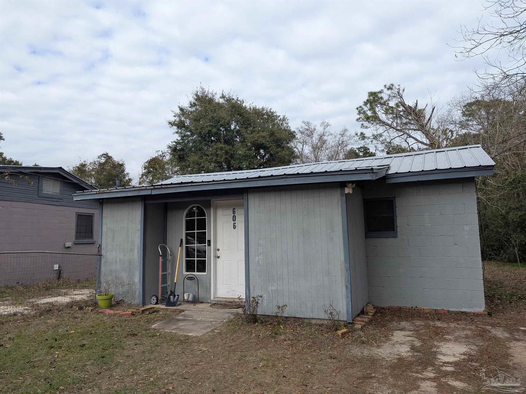 1036 Hawthorn Drive, Unit A/B Pensacola, FL 32507 - Photo 11 of 14 a backyard of a house