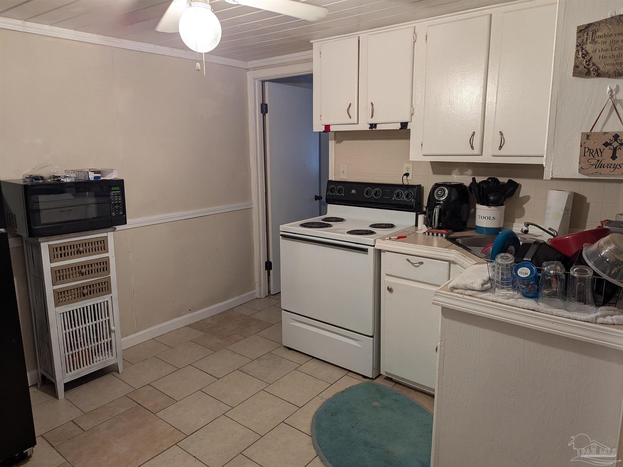 1036 Hawthorn Drive, Unit A/B Pensacola, FL 32507 - Photo 4 of 14 1036 B