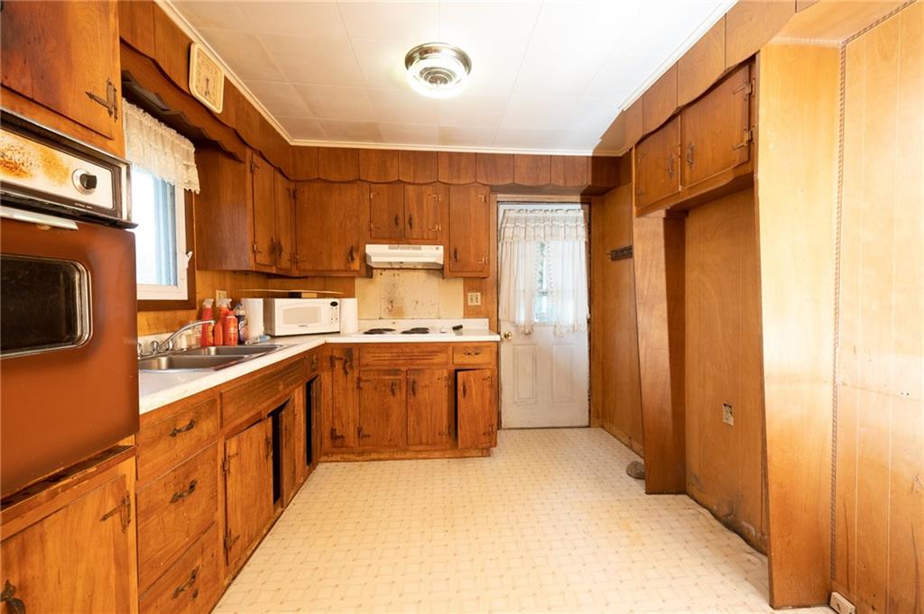 314 Center Grange Road Monaca, PA 15061 - Photo 3 of 20 Gallery Image 3