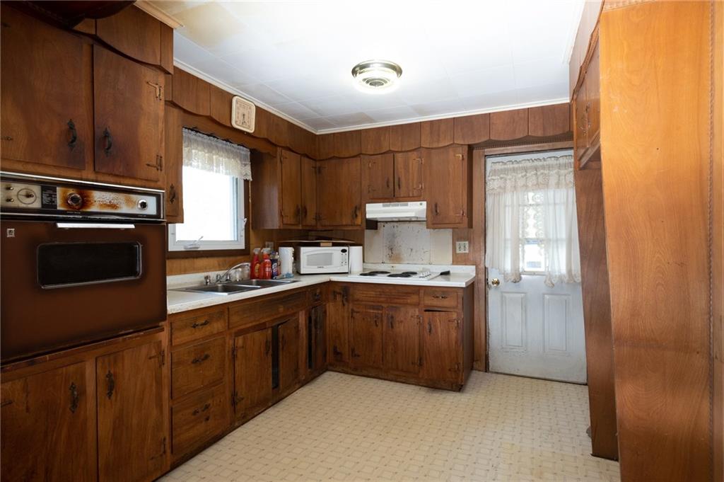 314 Center Grange Road Monaca, PA 15061 - Photo 4 of 20 Gallery Image 4