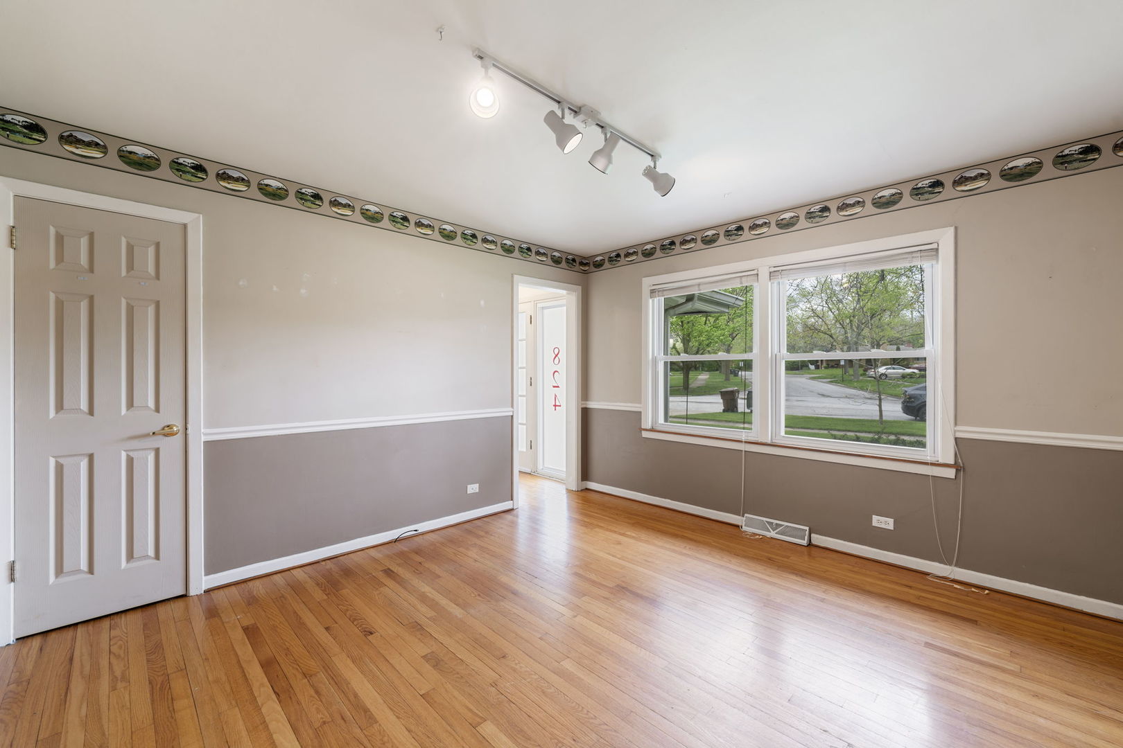 824 Braemar Road Flossmoor, IL 60422 - Photo 14 of 29 a view of an empty room with wooden floor and a window