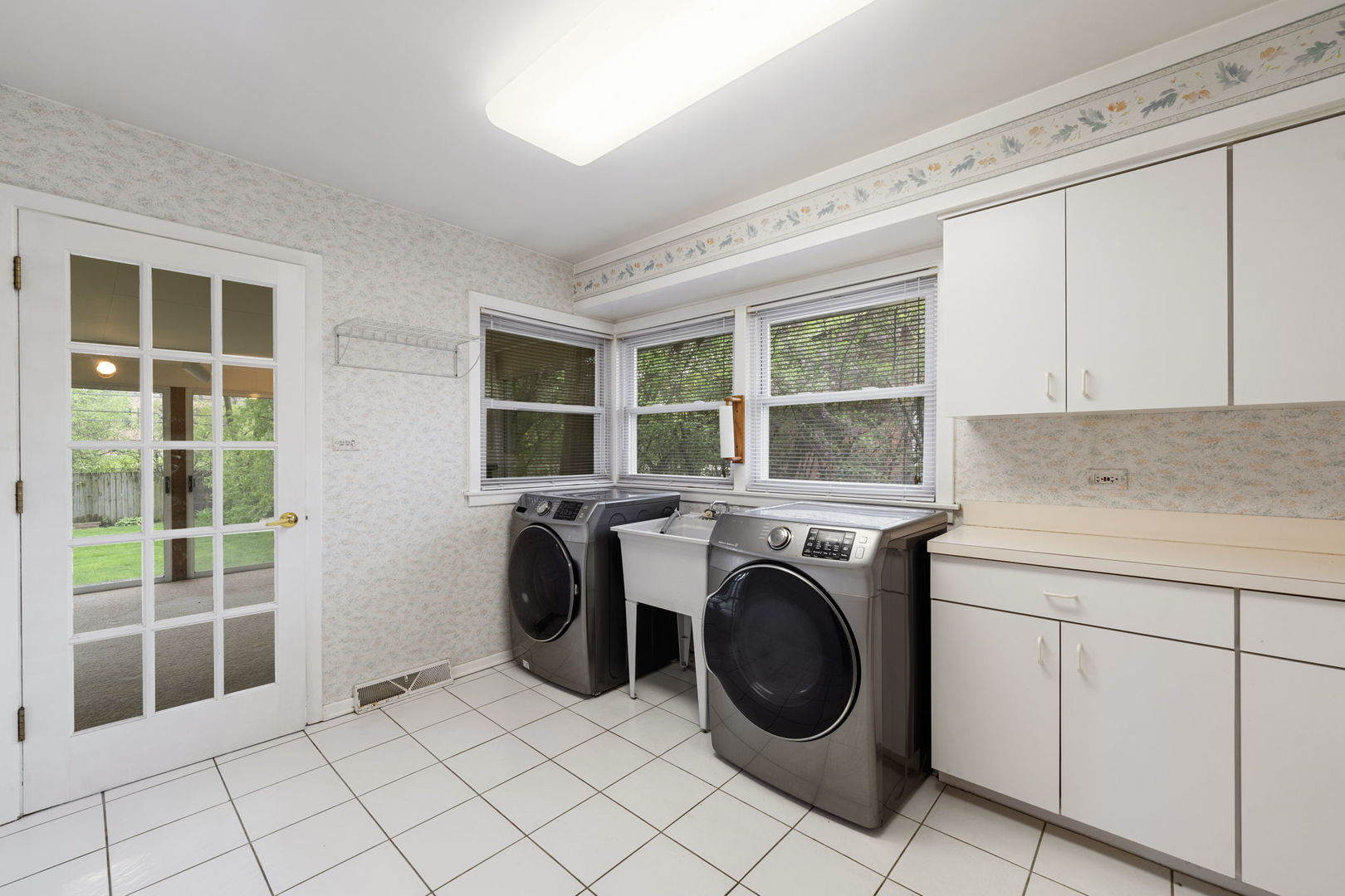 824 Braemar Road Flossmoor, IL 60422 - Photo 21 of 29 a utility room with dryer and washer