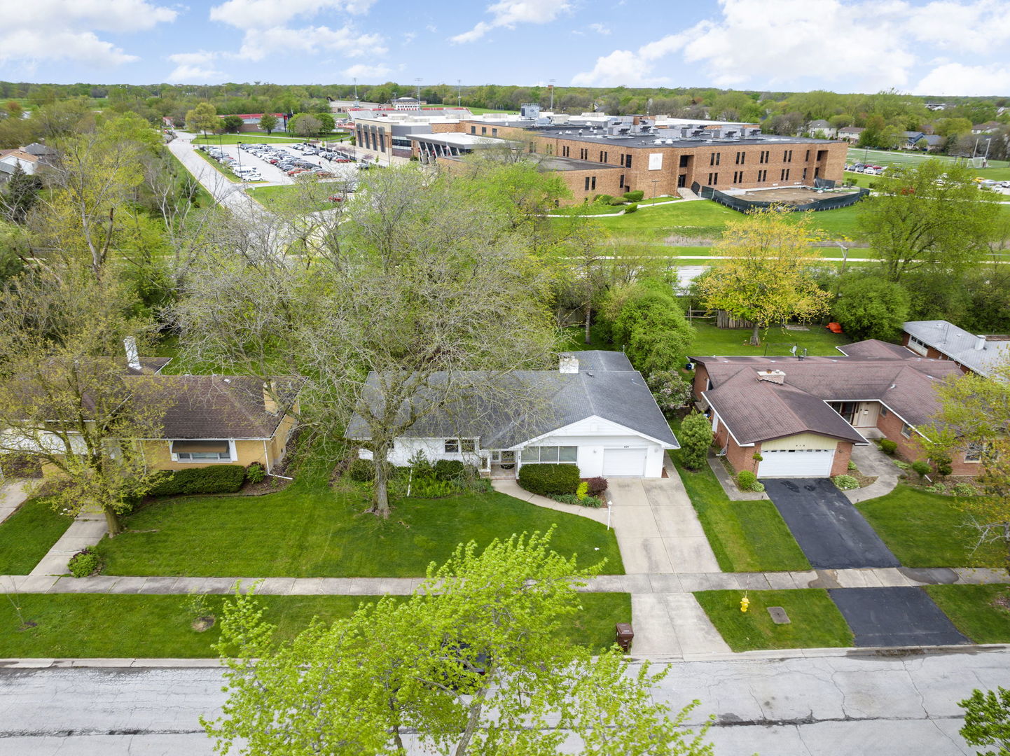 824 Braemar Road Flossmoor, IL 60422 - Photo 26 of 29 a view of a city with lawn chairs and large trees
