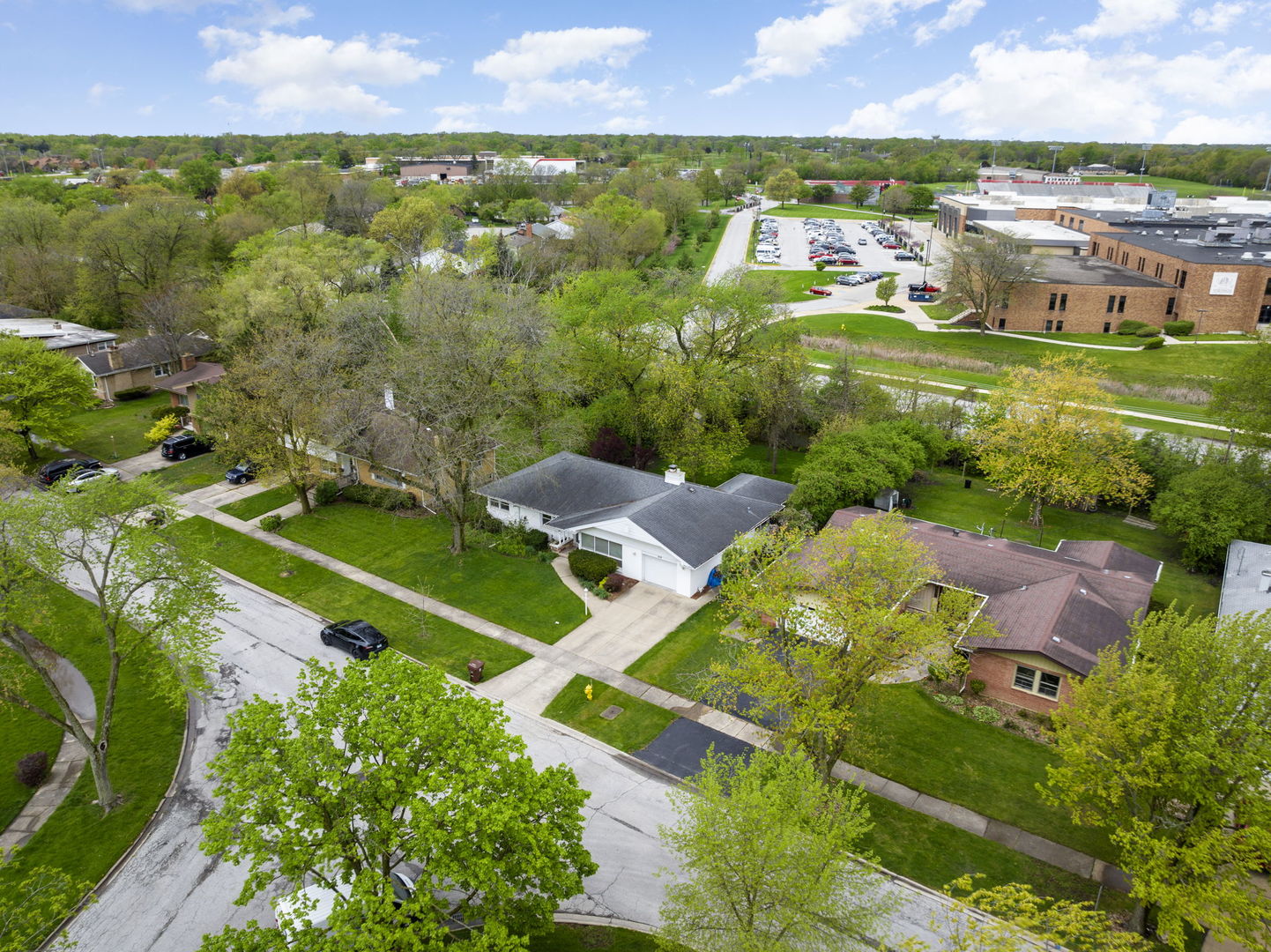 824 Braemar Road Flossmoor, IL 60422 - Photo 27 of 29 an aerial view of residential houses with outdoor space and city view