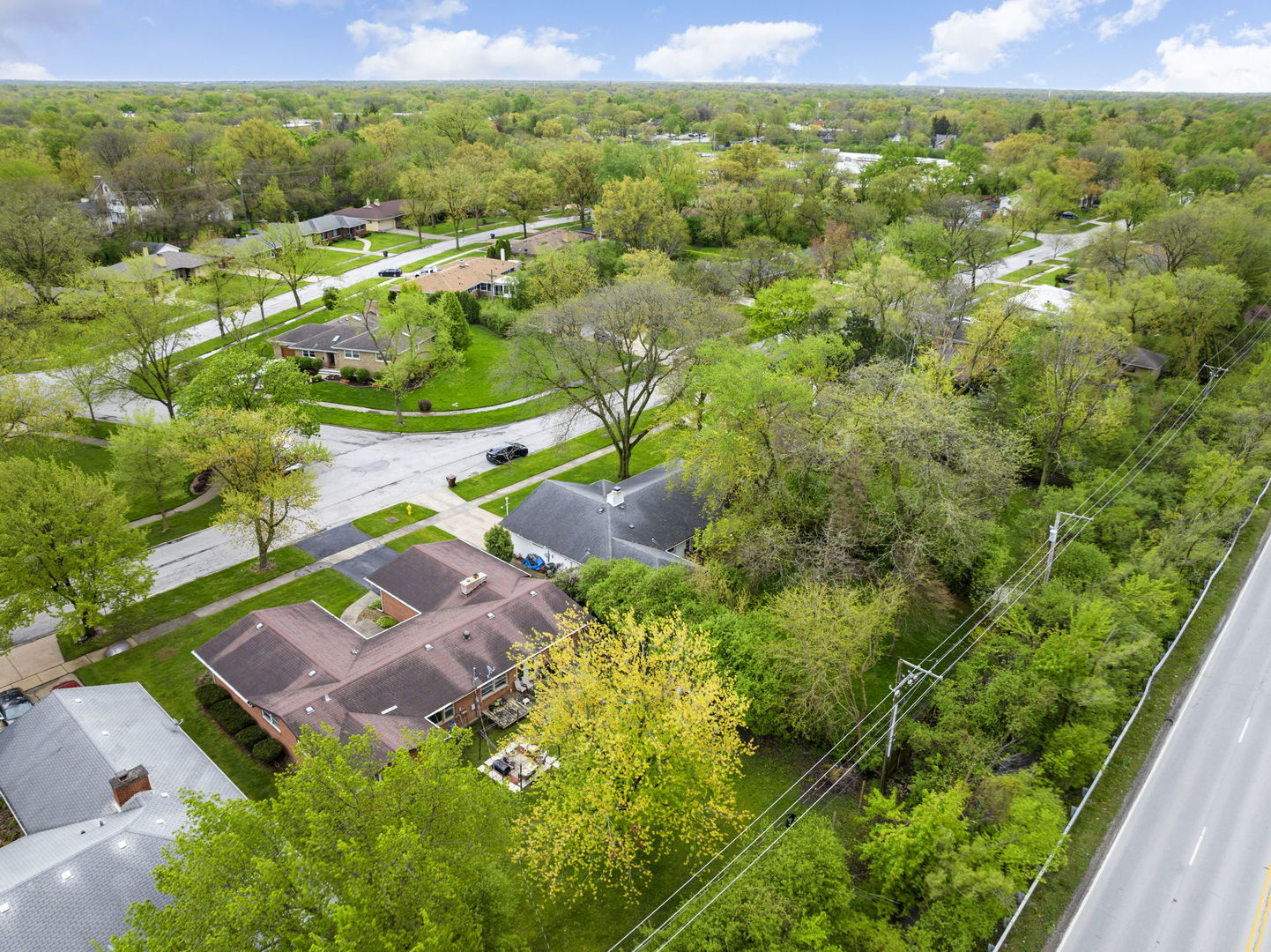 824 Braemar Road Flossmoor, IL 60422 - Photo 29 of 29 an aerial view of a house with a yard