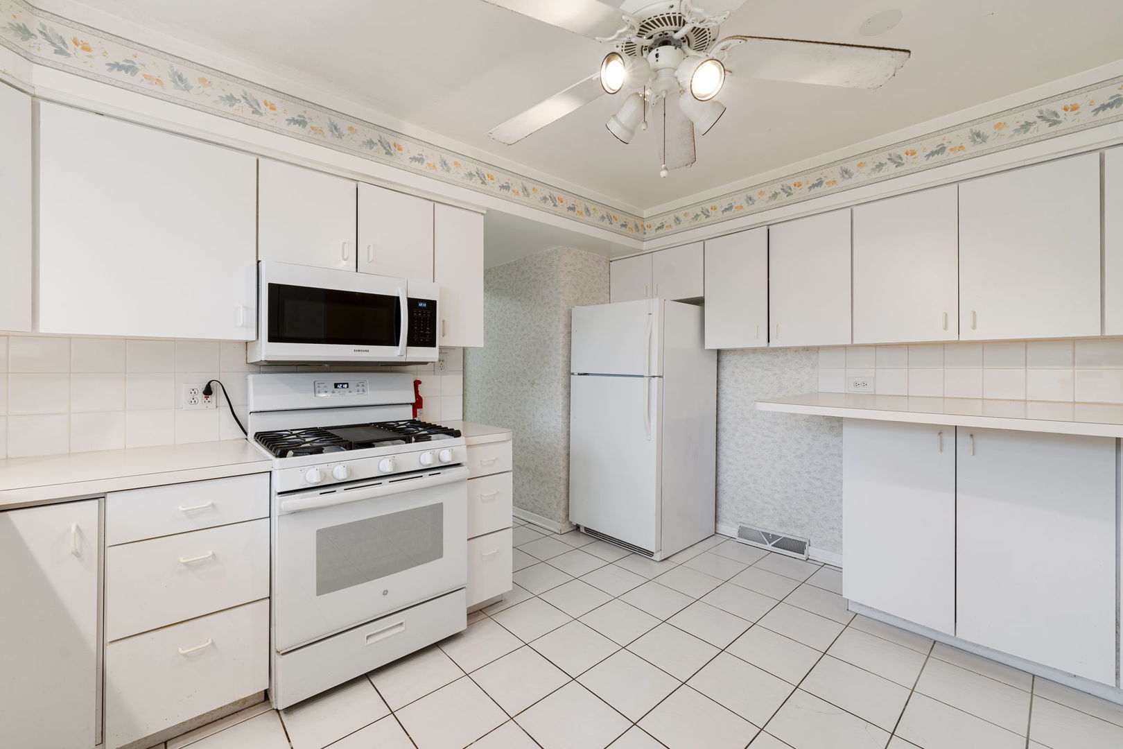 824 Braemar Road Flossmoor, IL 60422 - Photo 7 of 29 a kitchen with cabinets stainless steel appliances and a counter top space