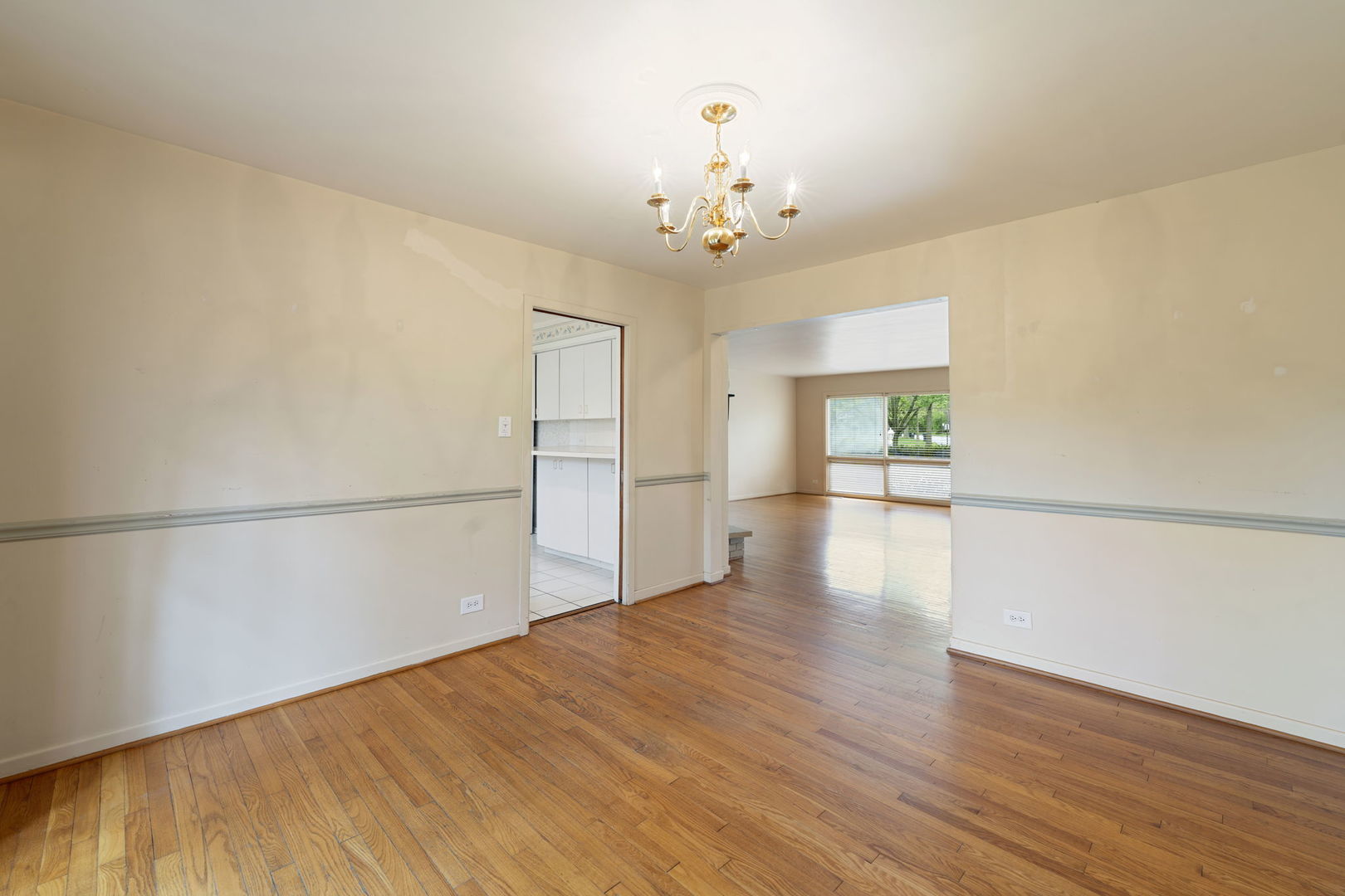 824 Braemar Road Flossmoor, IL 60422 - Photo 9 of 29 a view of an empty room with wooden floor