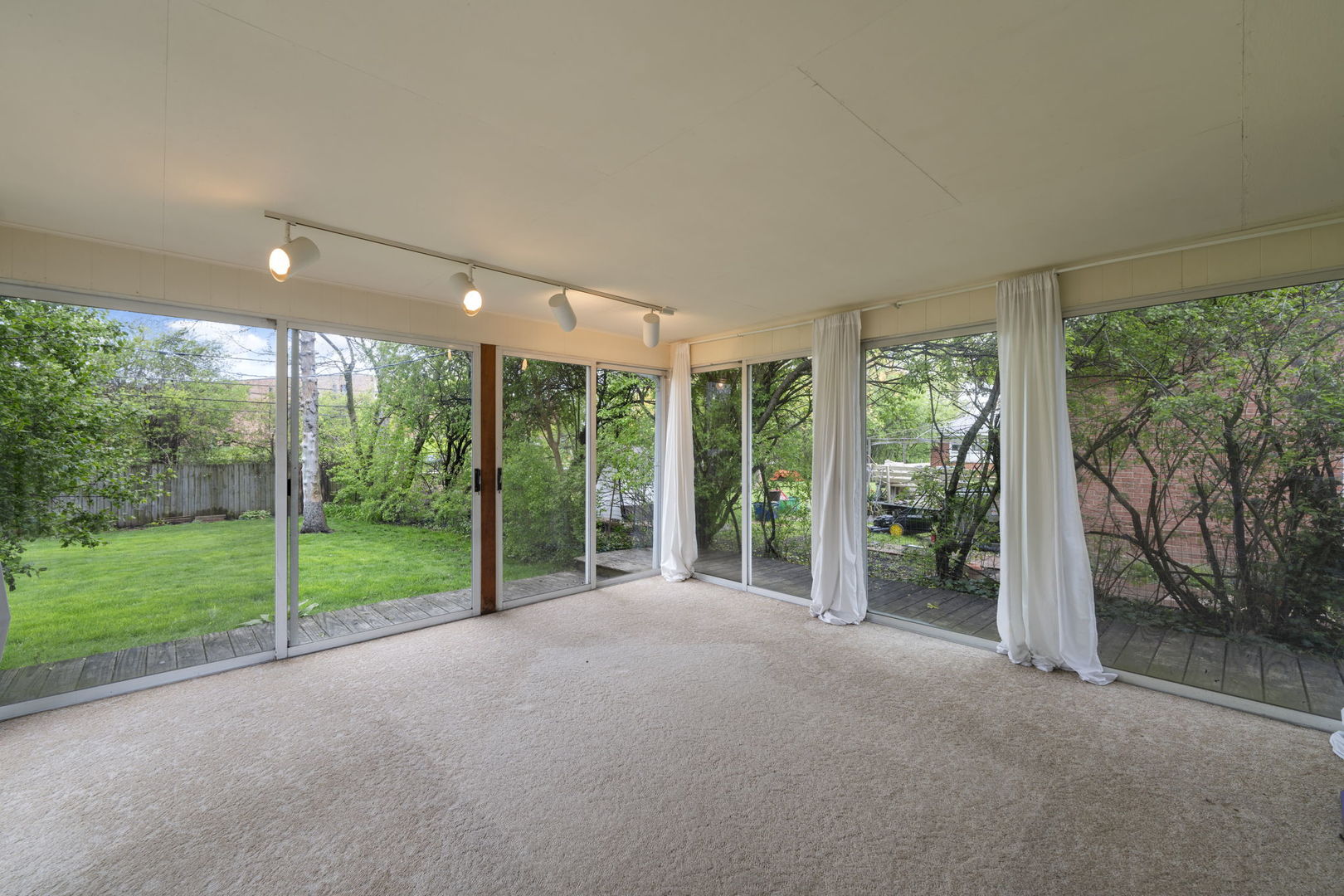 824 Braemar Road Flossmoor, IL 60422 - Photo 10 of 29 a view of room with yard from balcony