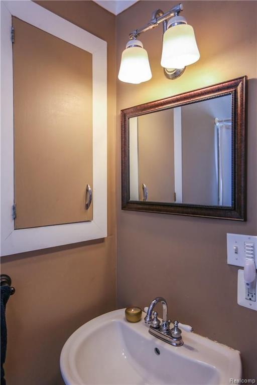 3734 Crooks Road Rochester Hills, MI 48309 - Photo 10 of 33