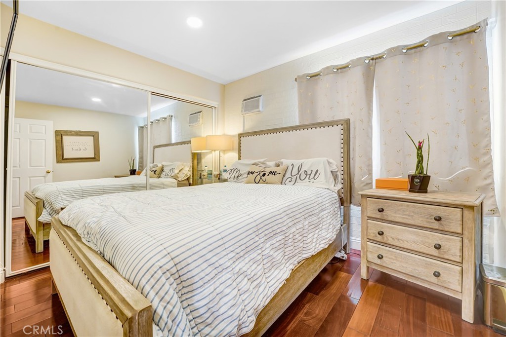 25803 Browning Place Stevenson Ranch, CA 91381 - Photo 10 of 20 a bed room with a bed and a dresser