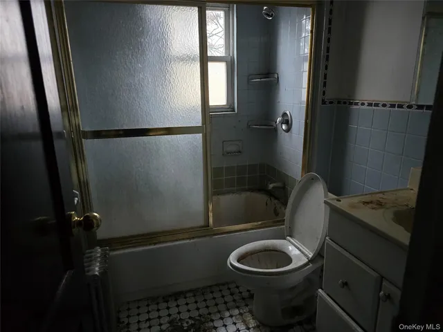 $699,000 | 90-53 Francis Lewis Boulevard | Bellaire West Ward