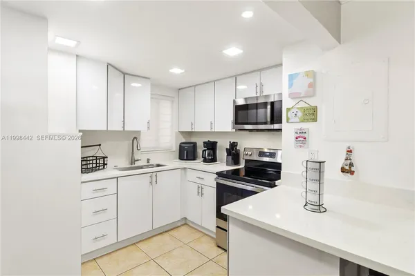 $279,900 | Fountainebleau, Miami, FL 33172