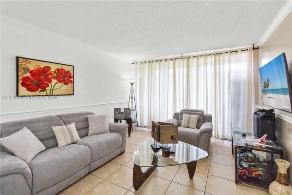 $279,900 | Fountainebleau, Miami, FL 33172