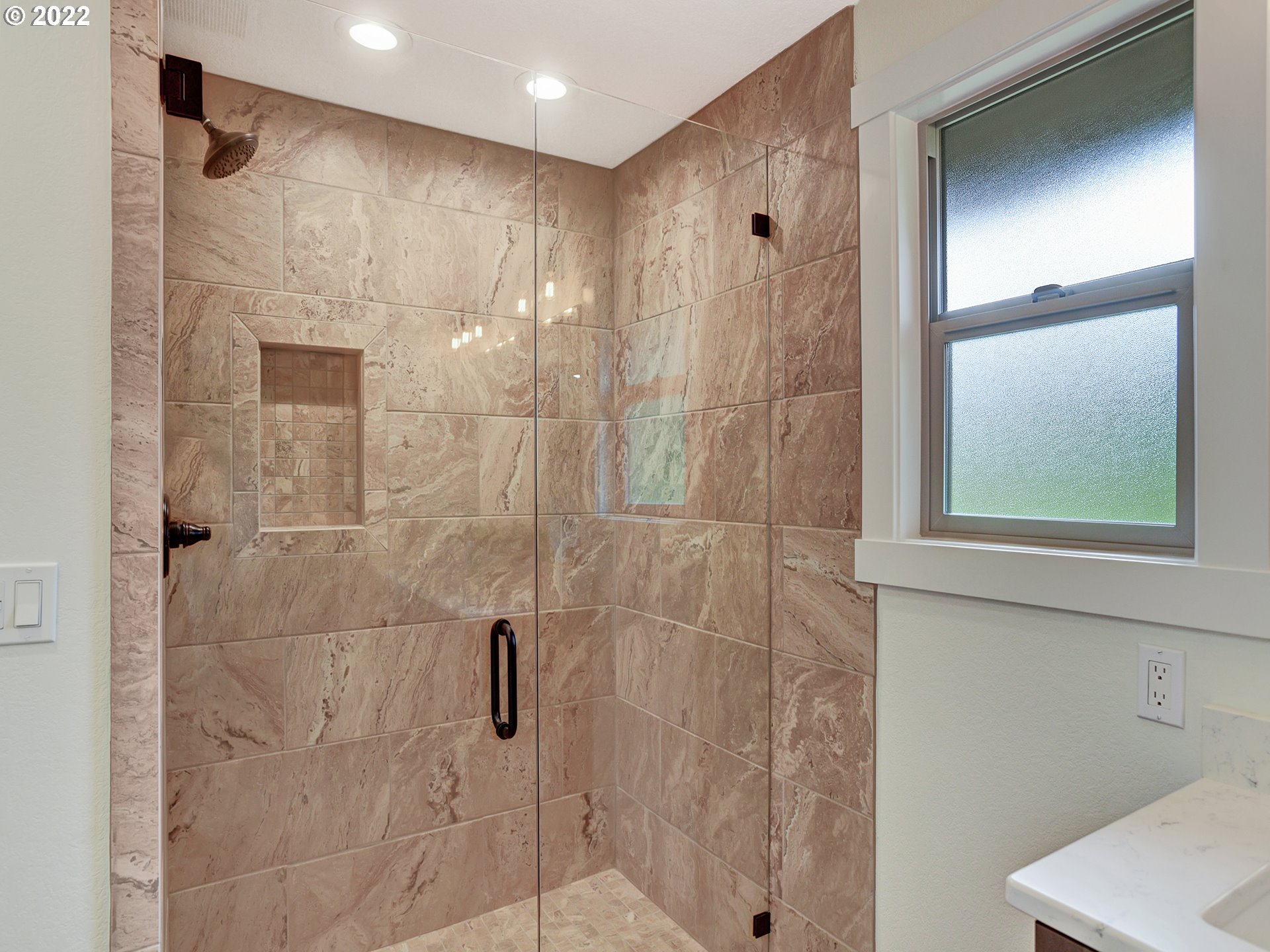 37490 Southeast Dunn Road Sandy, OR 97055 - Photo 12 of 29 a bathroom with a shower