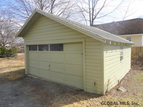 718 Curry Road Rotterdam, NY 12306 - Photo 4 of 17 Photo 4