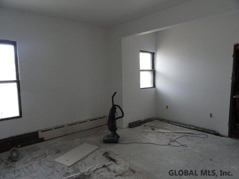 718 Curry Road Rotterdam, NY 12306 - Photo 5 of 17 Photo 5