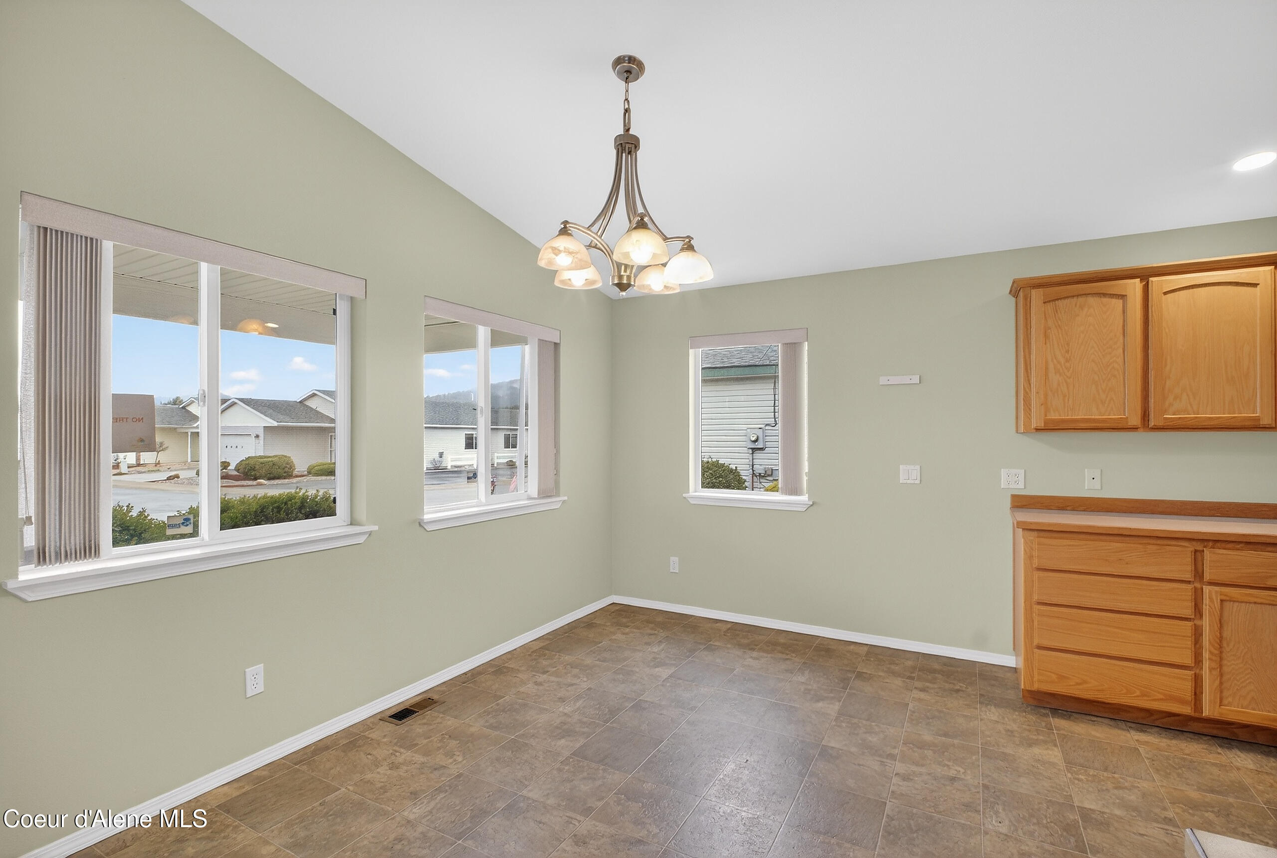 13596 North Kings Canyon Road Rathdrum, ID 83858 - Photo 12 of 31 Dining
