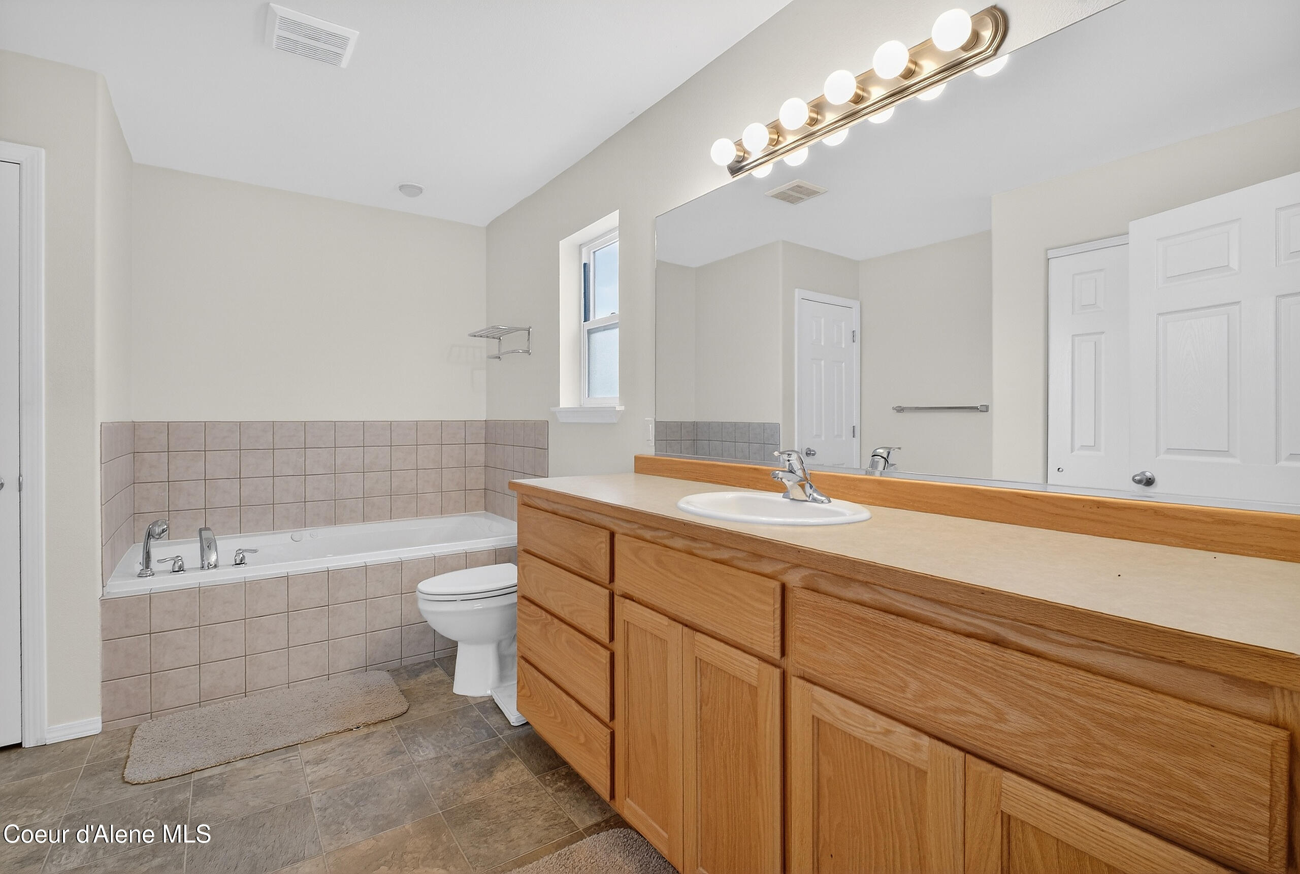 13596 North Kings Canyon Road Rathdrum, ID 83858 - Photo 22 of 31 Master Bath