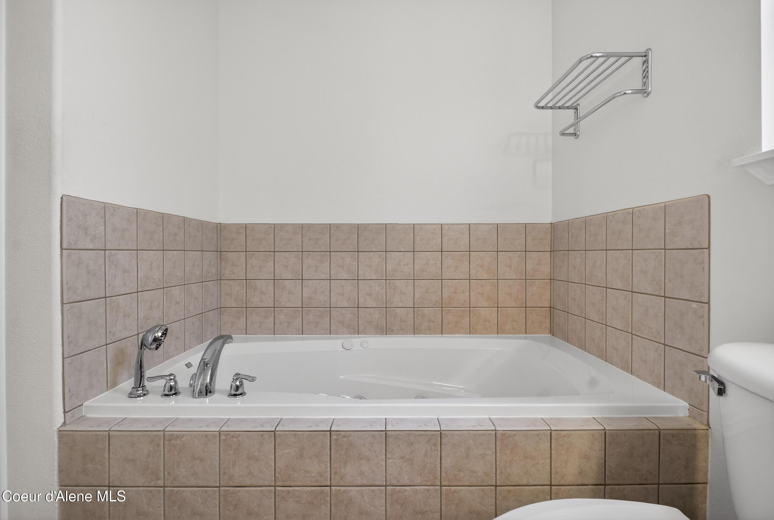 13596 North Kings Canyon Road Rathdrum, ID 83858 - Photo 24 of 31 Master Tub