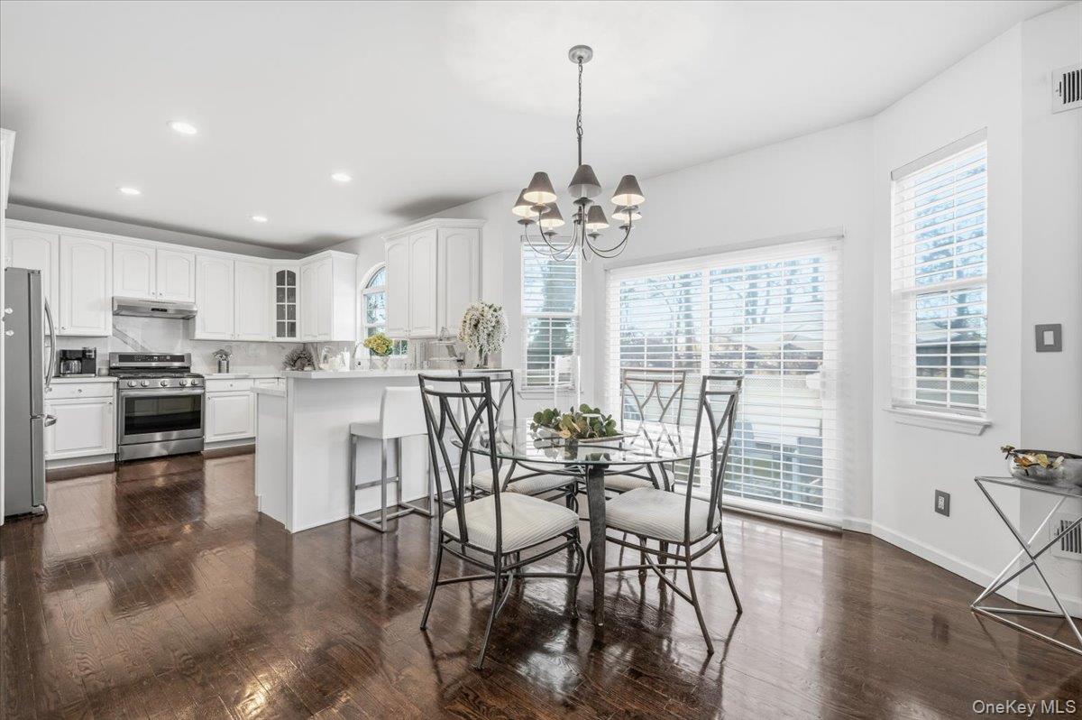 24 Ridge Court Hauppauge, NY 11788 - Photo 17 of 36