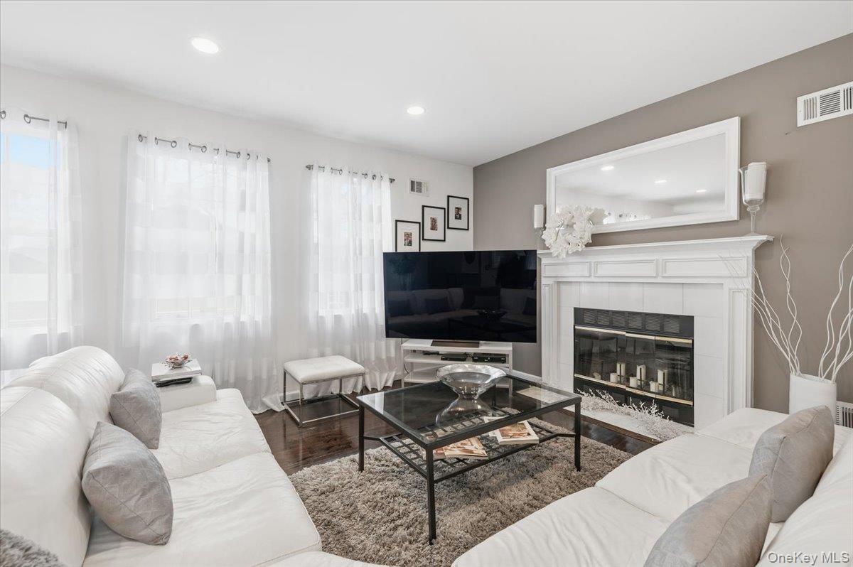 24 Ridge Court Hauppauge, NY 11788 - Photo 18 of 36