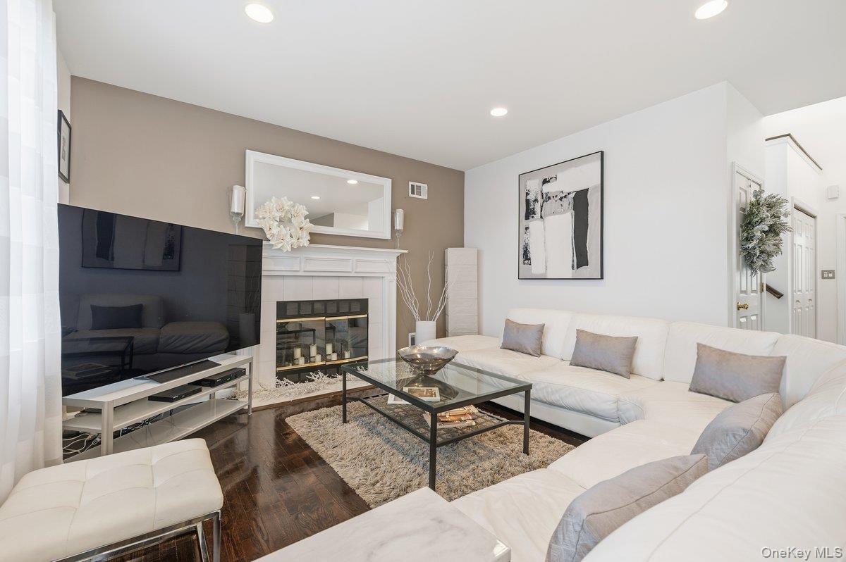 24 Ridge Court Hauppauge, NY 11788 - Photo 19 of 36