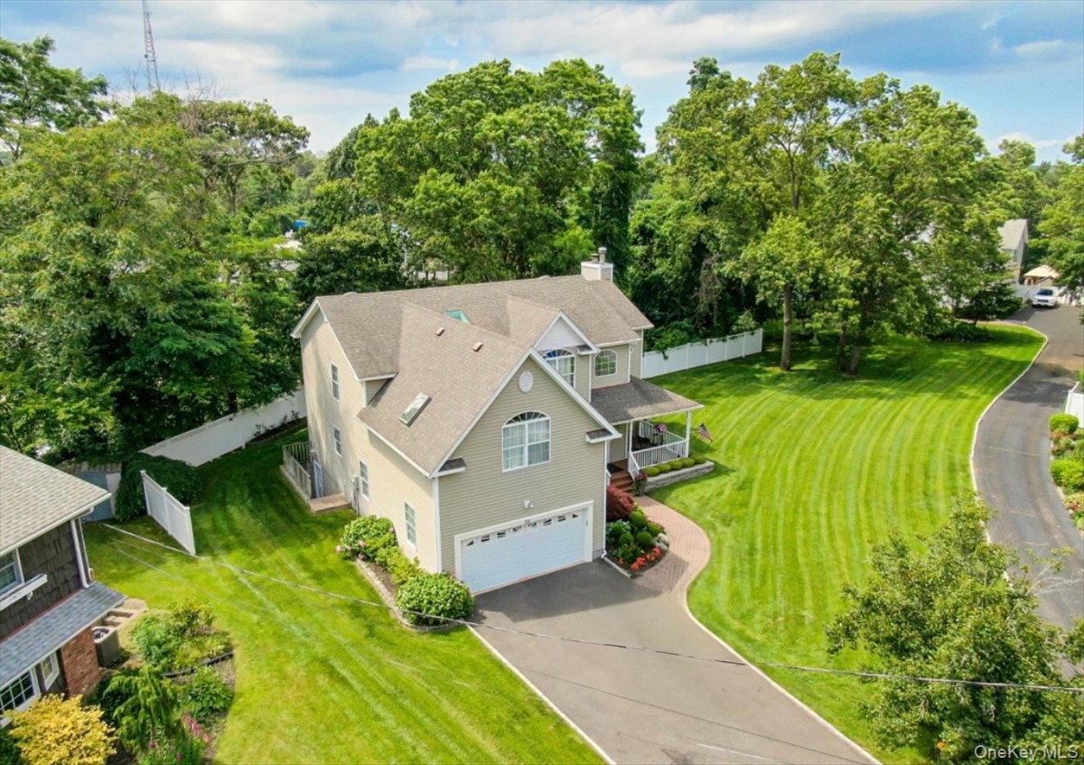 24 Ridge Court Hauppauge, NY 11788 - Photo 2 of 36