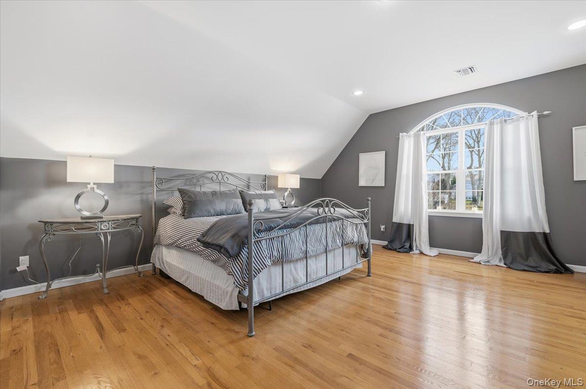 24 Ridge Court Hauppauge, NY 11788 - Photo 26 of 36