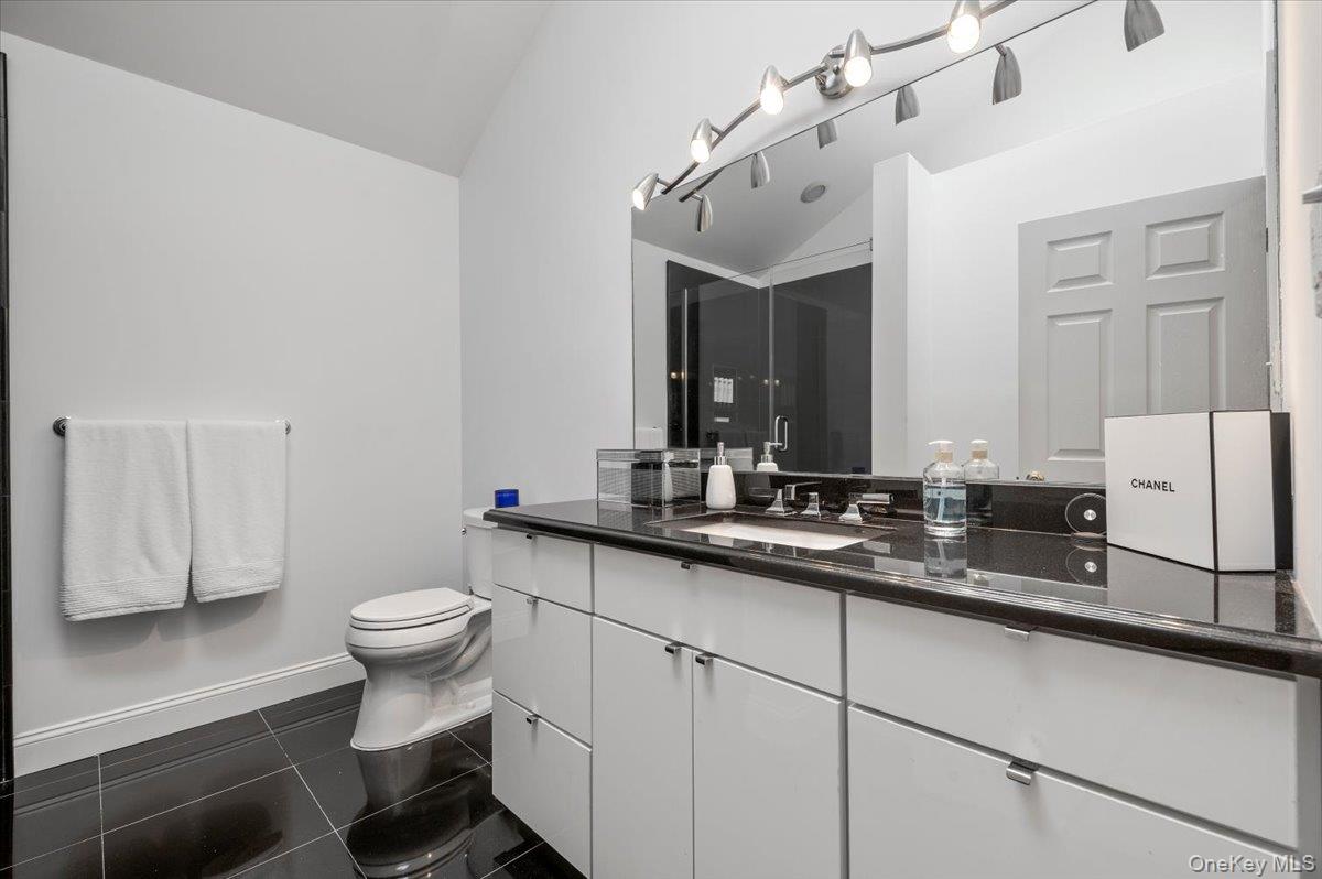 24 Ridge Court Hauppauge, NY 11788 - Photo 29 of 36