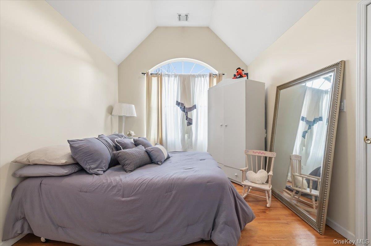 24 Ridge Court Hauppauge, NY 11788 - Photo 32 of 36