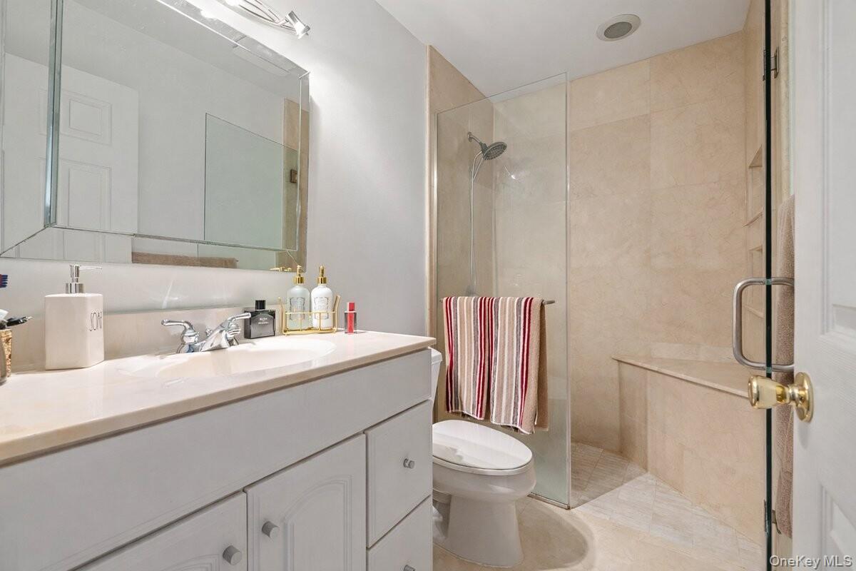 24 Ridge Court Hauppauge, NY 11788 - Photo 33 of 36