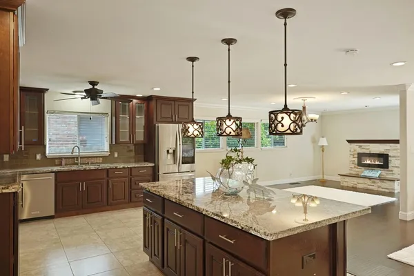 $585,000 | 1921 Sherwood Avenue, Modesto, CA 95350