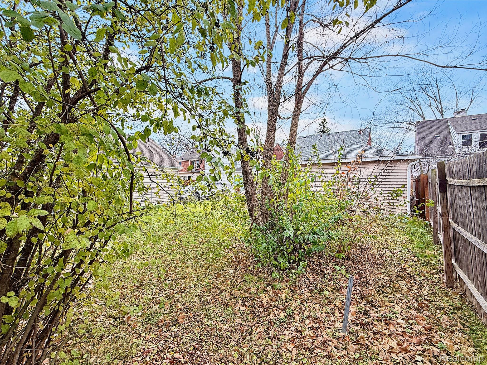 1768 Hampton Road Grosse Pointe, MI 48236 - Photo 34 of 46 64da0ee9226088415487ecdfecbb1614fe7bcbb7.jpeg