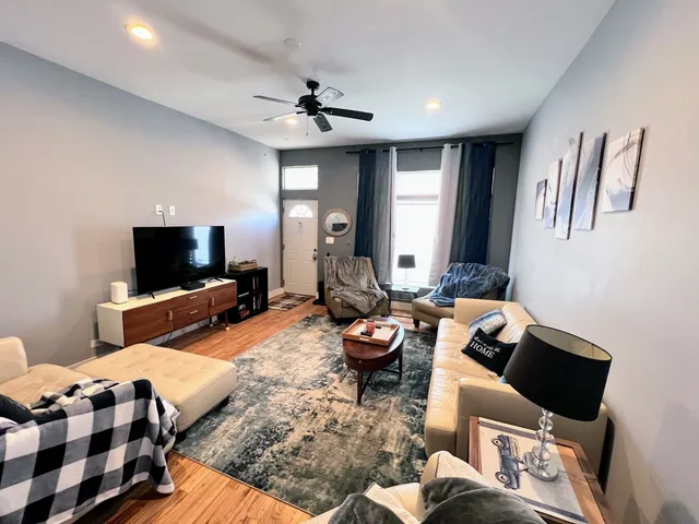 $2,600 | 113 South Paulina Street, Unit 3, Chicago, IL 60612