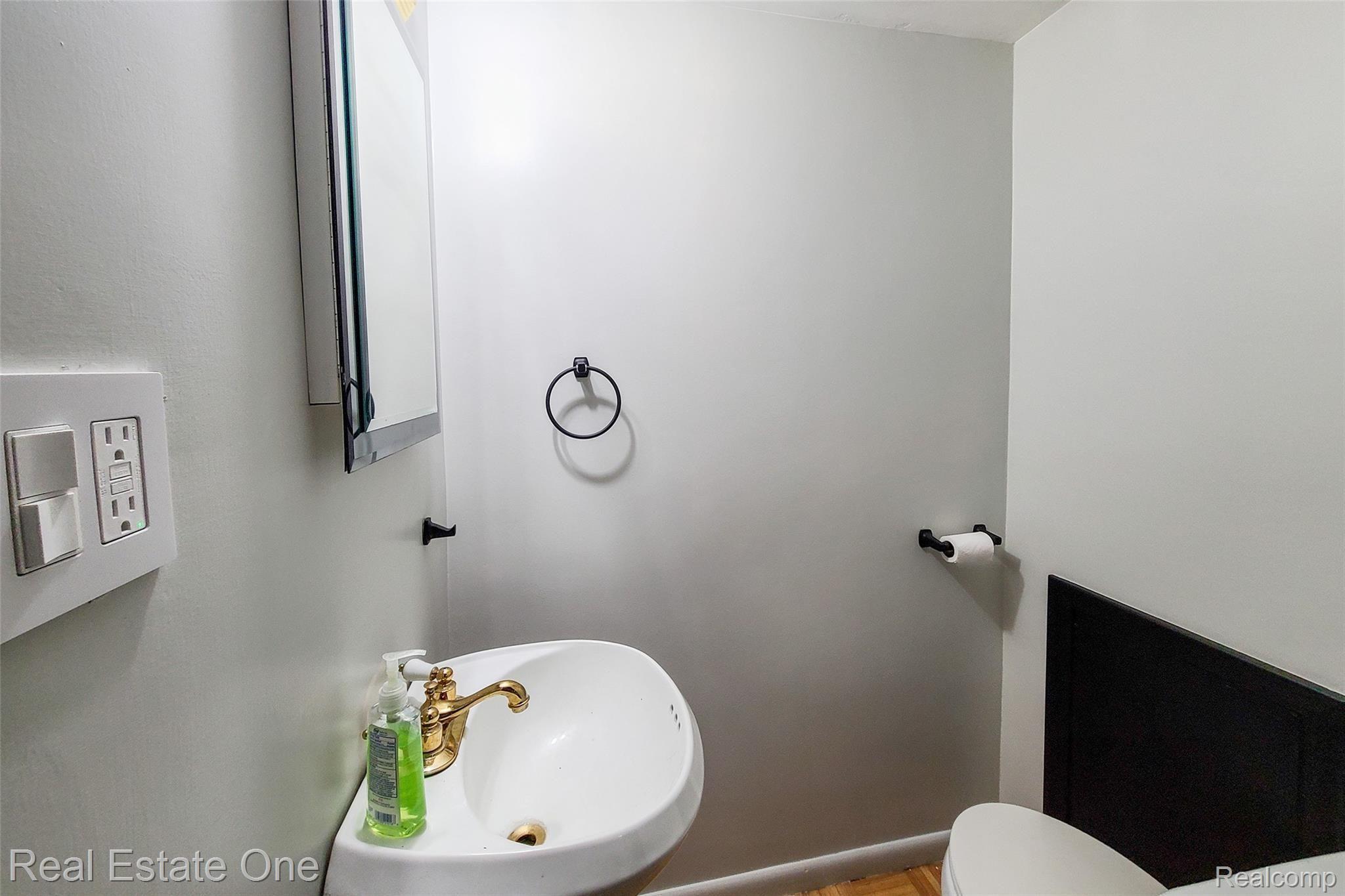 5325 Jamestown Road Utica, MI 48317 - Photo 20 of 32 20210819_120508 copy.jpg