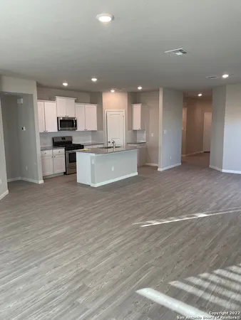 $1,895 | 10538 Borlaug Street, Converse, TX 78109
