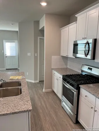 $1,895 | 10538 Borlaug Street, Converse, TX 78109