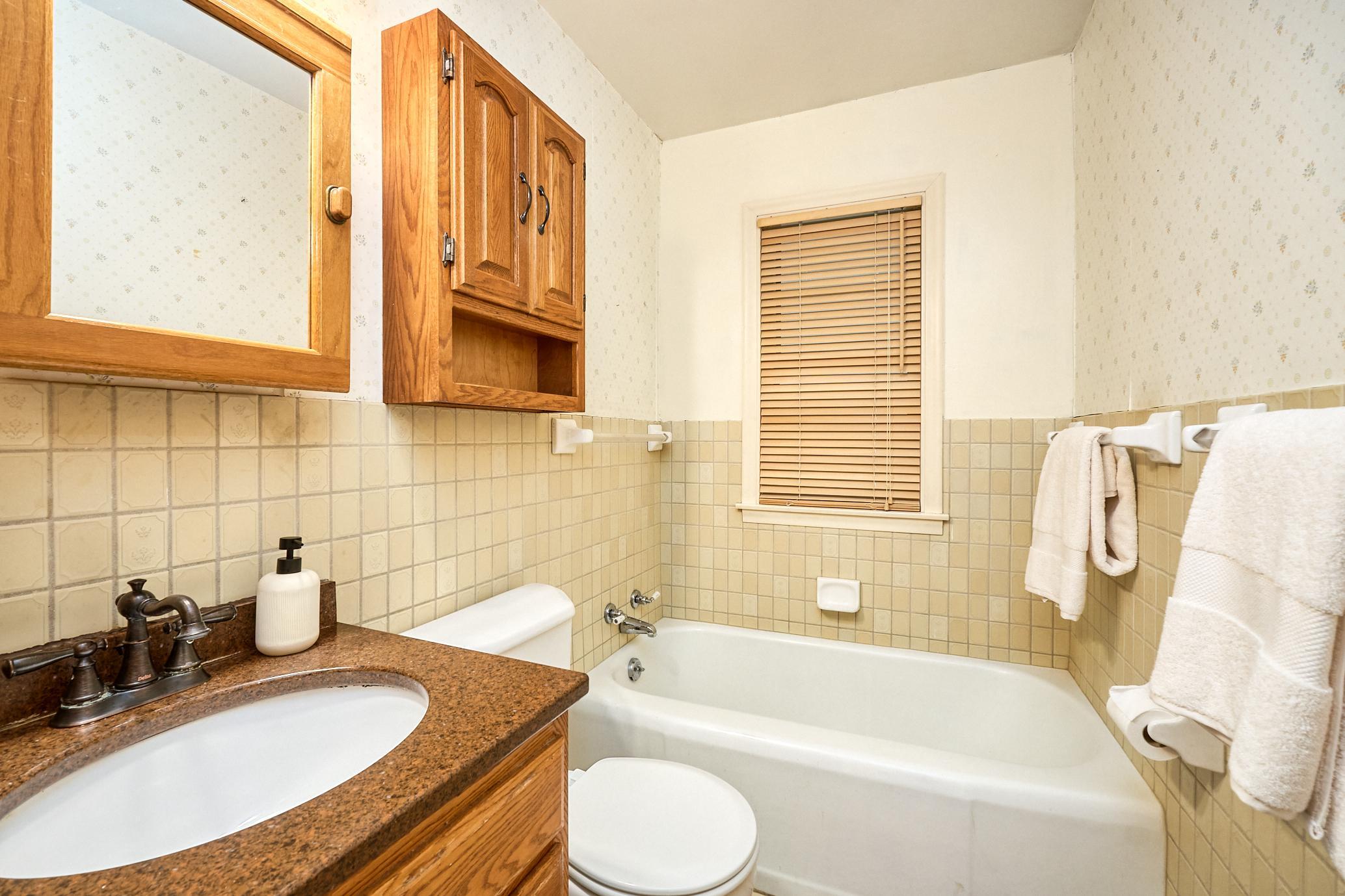 8801 Lakeview Road Bloomington, MN 55438 - Photo 20 of 42