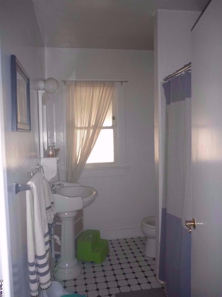 563 East Woodbury Road Altadena, CA 91001 - Photo 11 of 27 Additional Photo