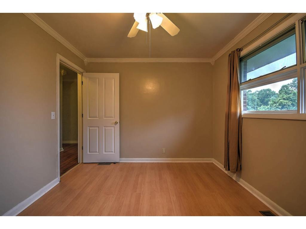 4621 Old Stage Road Kingsport, TN 37664 - Photo 15 of 34 Photo 15