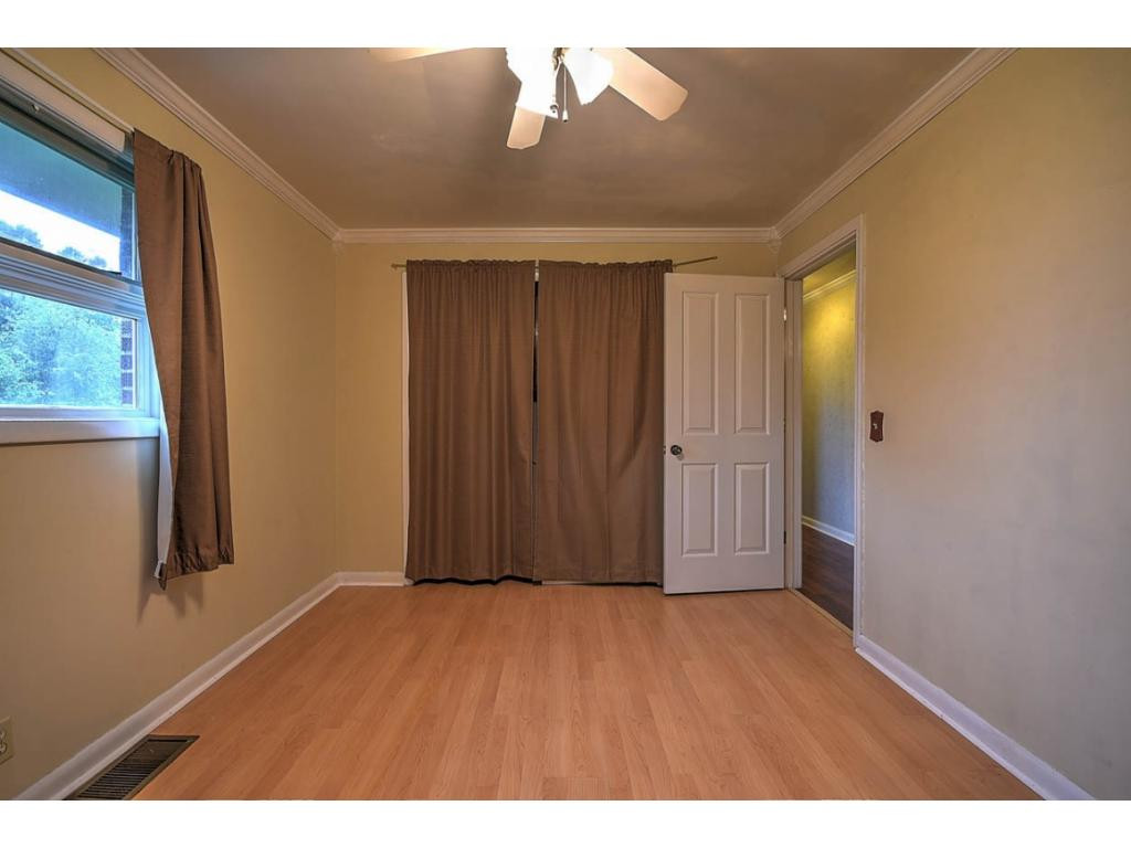 4621 Old Stage Road Kingsport, TN 37664 - Photo 9 of 34 Photo 9