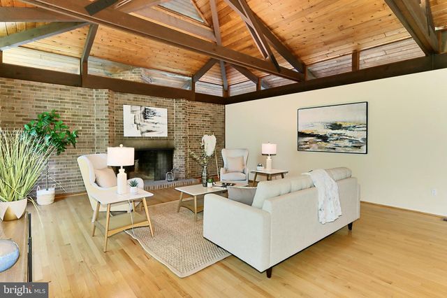 $1,800,000 | 8621 Tebbs Lane, McLean, VA 22102