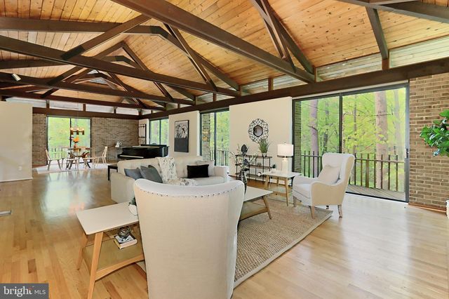 $1,800,000 | 8621 Tebbs Lane, McLean, VA 22102