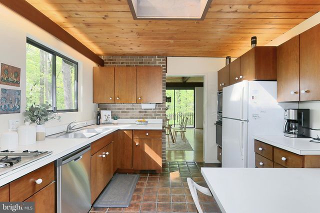 $1,800,000 | 8621 Tebbs Lane, McLean, VA 22102