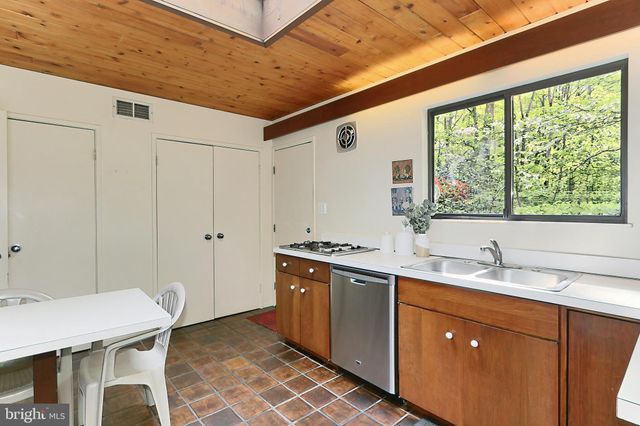 $1,800,000 | 8621 Tebbs Lane, McLean, VA 22102