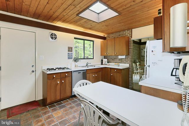 $1,800,000 | 8621 Tebbs Lane, McLean, VA 22102