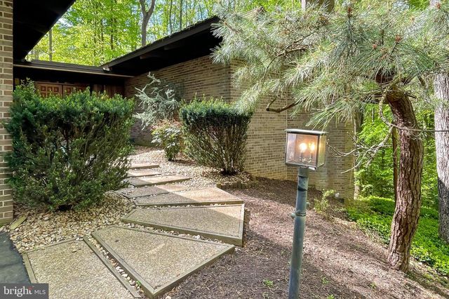 $1,800,000 | 8621 Tebbs Lane, McLean, VA 22102